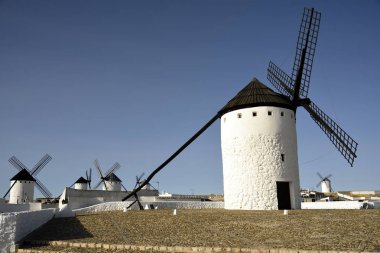 İspanya ünlü yel değirmenleri