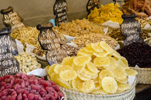 Sušené ovoce sortiment na trhu — Stock fotografie