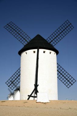 İspanya ünlü yel değirmenleri