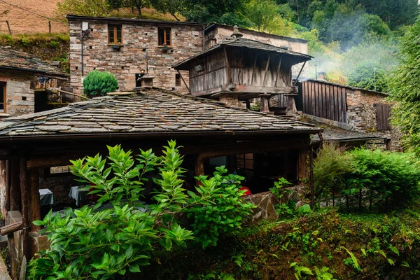 Staré město v Asturias, městě Taramundi — Stock fotografie