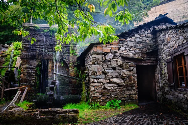 Città vecchia nelle Asturie, Taramundi — Foto Stock