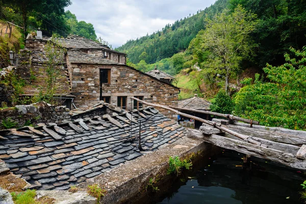 Staré město v Asturias, městě Taramundi — Stock fotografie
