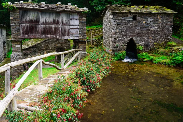 Staré město v Asturias, městě Taramundi — Stock fotografie