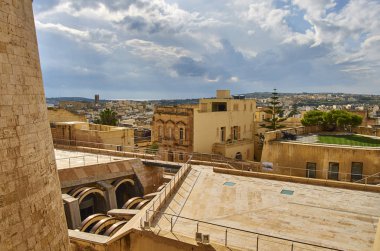 Malta 'nın komşu adası Gozo' daki Victoria şehrine bakın.