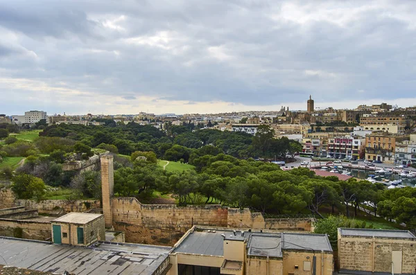 Malta stad Skyline, kleurrijk huis balkon Malta Valletta — Stockfoto