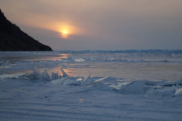 Sun Sets Ice Hummocks High Bank — Stock Photo, Image