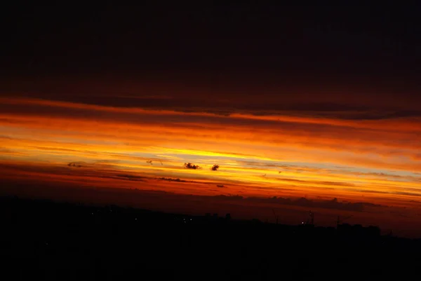 Cielo Del Atardecer Negro Púrpura Brillante — Foto de Stock