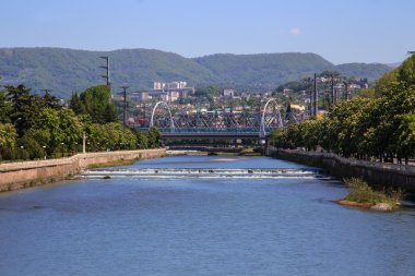 Sochi, Rusya Federasyonu - 2015 olabilir. Sochi nehir, altyapı ve kentin doğası