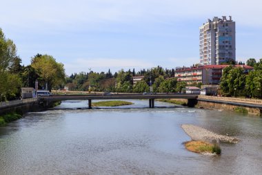 Sochi, Rusya Federasyonu - 2015 olabilir. Sochi nehir, altyapı ve kentin doğası
