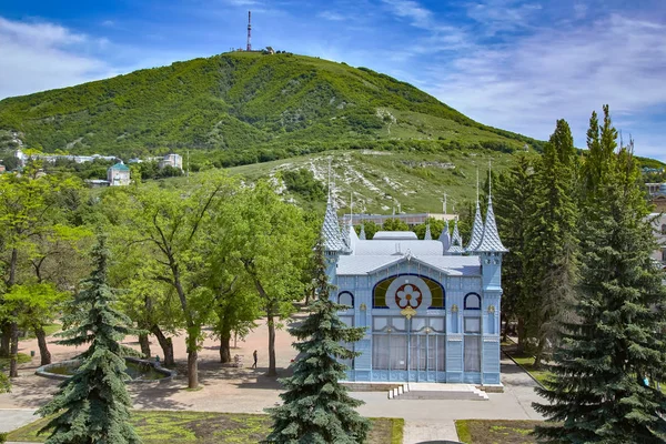 Пятигорск. Парк отдыха "Цветник". Музей "Лермонтовская галерея " — стоковое фото