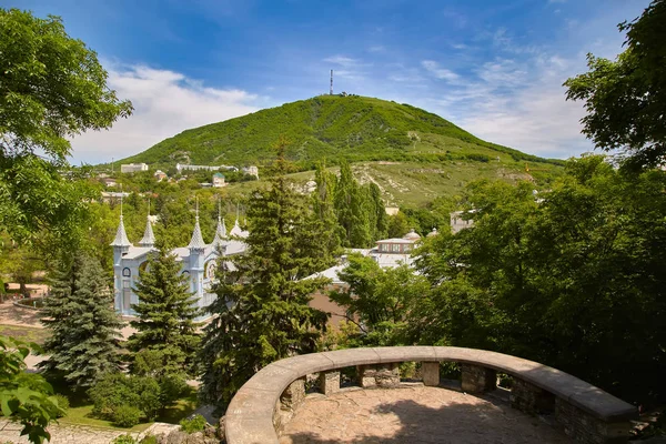 Pjatigorsk. Berg Maschuk. Park Rest "Blumengarten" — Stockfoto