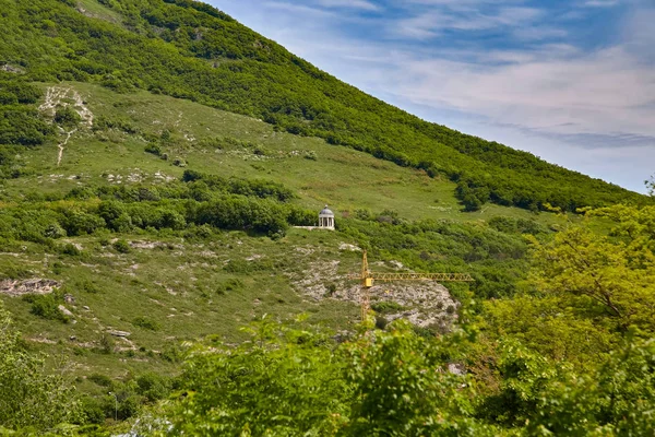 Pyatigorsk. Monte Mashuk. Árbol "Arpa eólica " — Foto de Stock