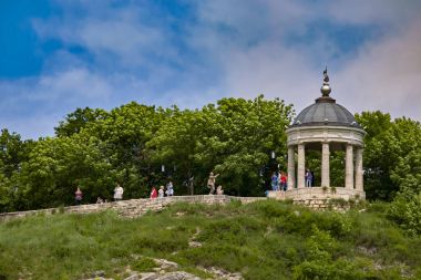 Pyatigorsk. Mount Mashuk. Ağaç dikme 