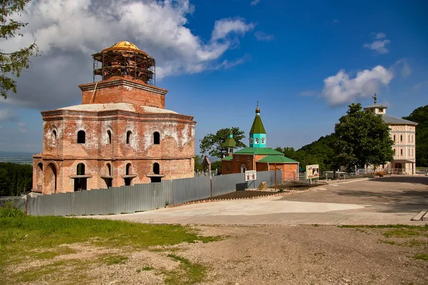 Северный Кавказ. Успение Варуфакиса Бештаугорского монастыря. Собор — стоковое фото