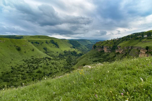 Kuzey Kafkasya. Berezovskoe gorge