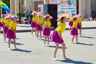 Gala gençlik dans. Karnaval çiçek. Tatil Pyatigorsk şehir.