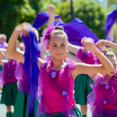 Gala gençlik dans. Karnaval çiçek. Tatil Pyatigorsk şehir.