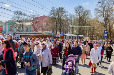 Rusya, Pyatigorsk - 15 Nisan 2018: Ortodoks dini alayı kırmızı tepe üzerinde