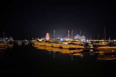 Rusya, Soçi-30 Nisan 2018: Soçi. Liman. Tekneler ve yatlar