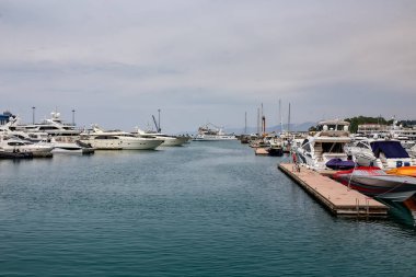 Rusya, Soçi-30 Nisan 2018: Soçi. Liman. Tekneler ve yatlar