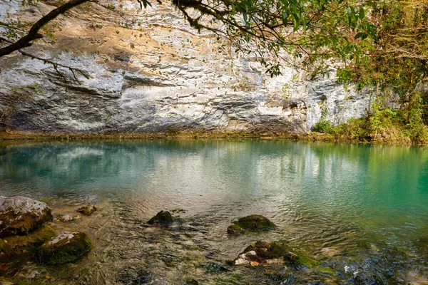 アブハジア山 湖と川 — ストック写真