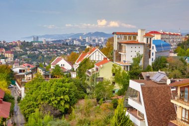 Soçi. Şehir manzarası yüksek bir yerden. Sonbahar
