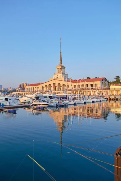 Soçi. Liman. Deniz istasyonu. Spa mı? Sonbahar