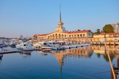 Soçi. Liman. Deniz istasyonu. Spa mı? Sonbahar