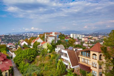 Soçi. Şehir manzarası yüksek bir yerden. Sonbahar