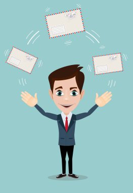 Neşeli iş adamı büyük zarf ile.