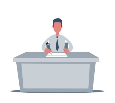 Adam masaya oturur ve çalışır. Genç işadamı ofiste çalışıyor..