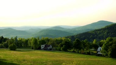 Güzel kırsal - mountainious manzara içinde belgili tanımlık geçmiş - Üstten Görünüm
