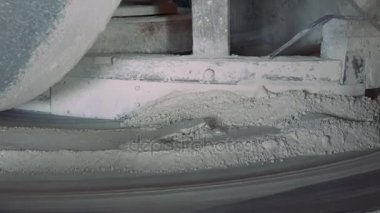Buğday un içine bir mekanizma tarafından cezalı 