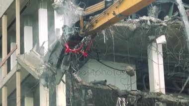 Bir kol, bir büyük bina makinenin bir zemin parçası gözyaşları 