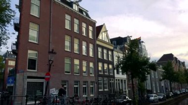 Geleneksel olarak bakmanın sokak şehir