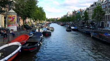 Geleneksel olarak arıyor nehir şehir