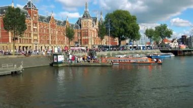 Aşağı nehir tekne sürücüler 