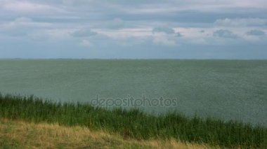 Bir uçurum Deniz yüzeyinden