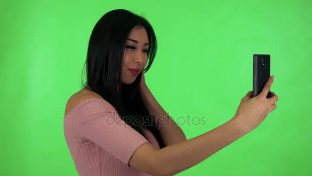 Ασιατικές γυναίκα κάνει selfie — Αρχείο Βίντεο