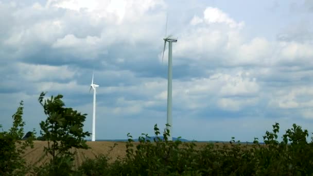 Windmills with rotating blades — Stock Video