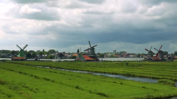 Moinhos de vento em uma área rural — Vídeo de Stock