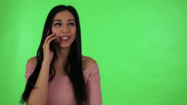 Asiático mulher chamando no telefone — Vídeo de Stock