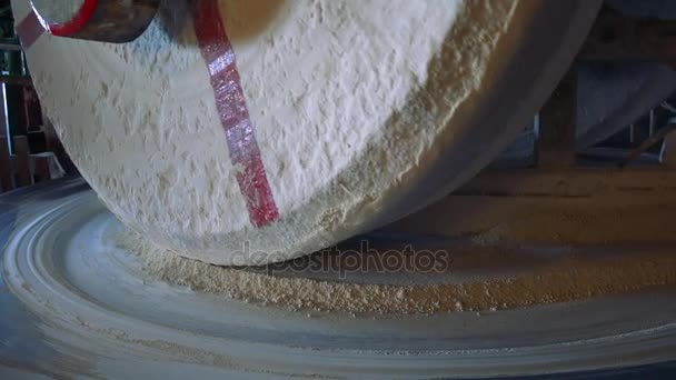 A mechanism which grind wheat into flour inside a mill — Stock Video