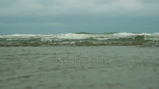 Powierzchni morza w pochmurny dzień — Wideo stockowe