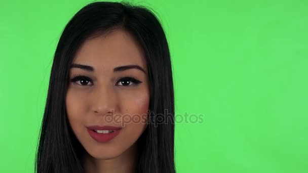 Atractiva mujer asiática sonriendo — Vídeos de Stock