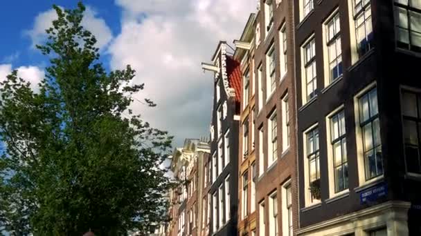 Architectuur van huizen in Europese stad — Stockvideo