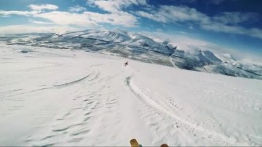 Adam kayakçı dağdan aşağı Kayak 