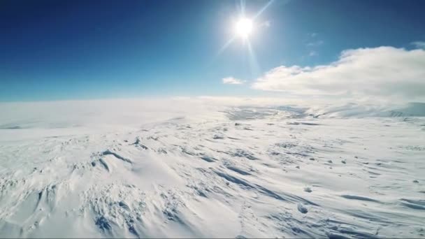 Paisaje invernal en Suecia - cima de la montaña — Vídeos de Stock
