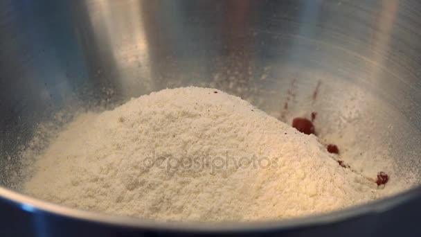 Cocoa powder is poured into a bowl of flour — Stock Video