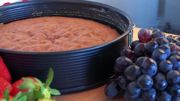 A cake base in a form and various kinds of fruit — Stock Video